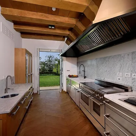 Apartment In 27818 Varignana